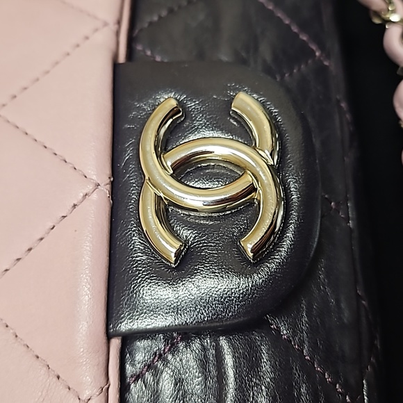 CHANEL Bicolor CC Chain Flap Bag Quilted Lambskin Pink and Eggplant Color - Picture 4 of 17
